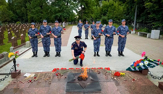 Московские росгвардейцы почтили память героев Великой Отечественной войны