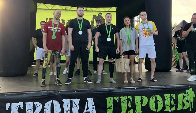 Столичные росгвардейцы одержали победу в забеге по пересечённой местности «Тропа героев» 
