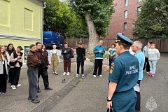 Безопасность начинается с подготовки: в Московском театре кукол провели тренировку по пожарной эвакуации